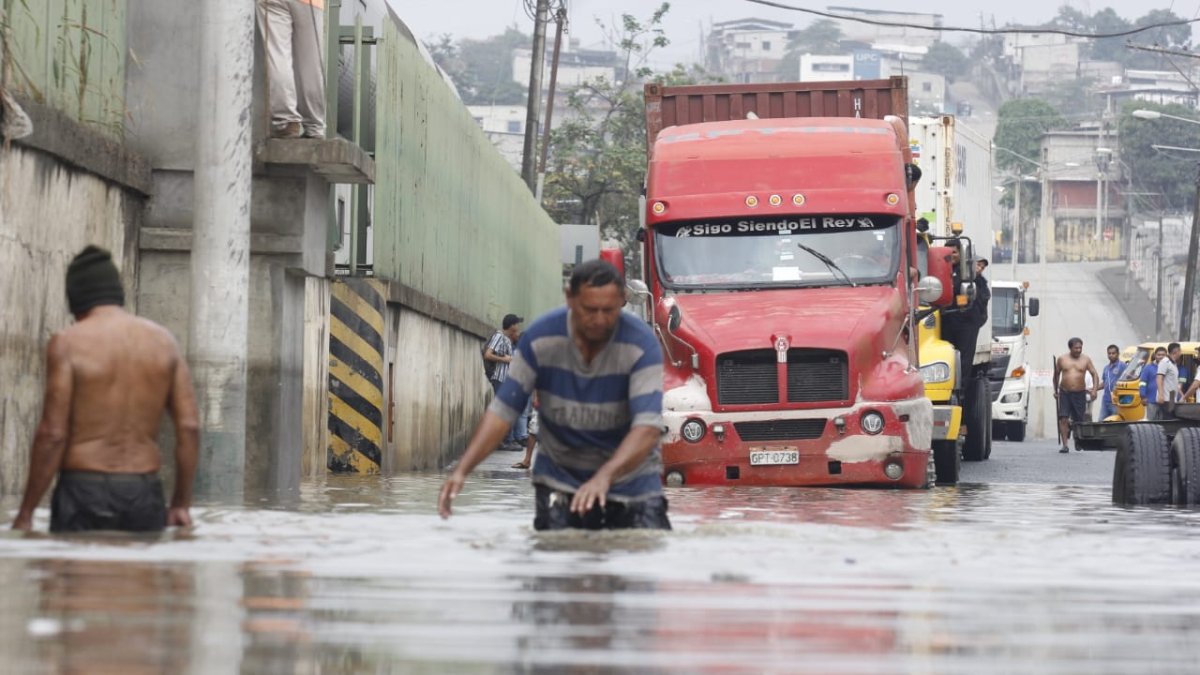 Un tramo de unos 50 metros quedó anegado por la acumulación del agua de lluvia.