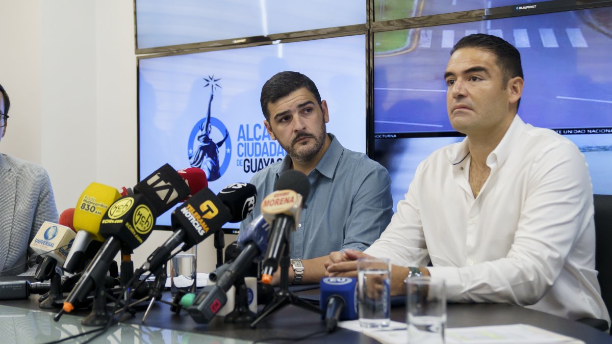 Hecho. Los alcaldes durante la firma del convenio este jueves 7 de diciembre.