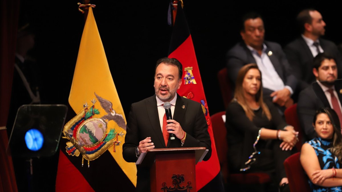 El alcalde dio su informe durante la sesión solemne.