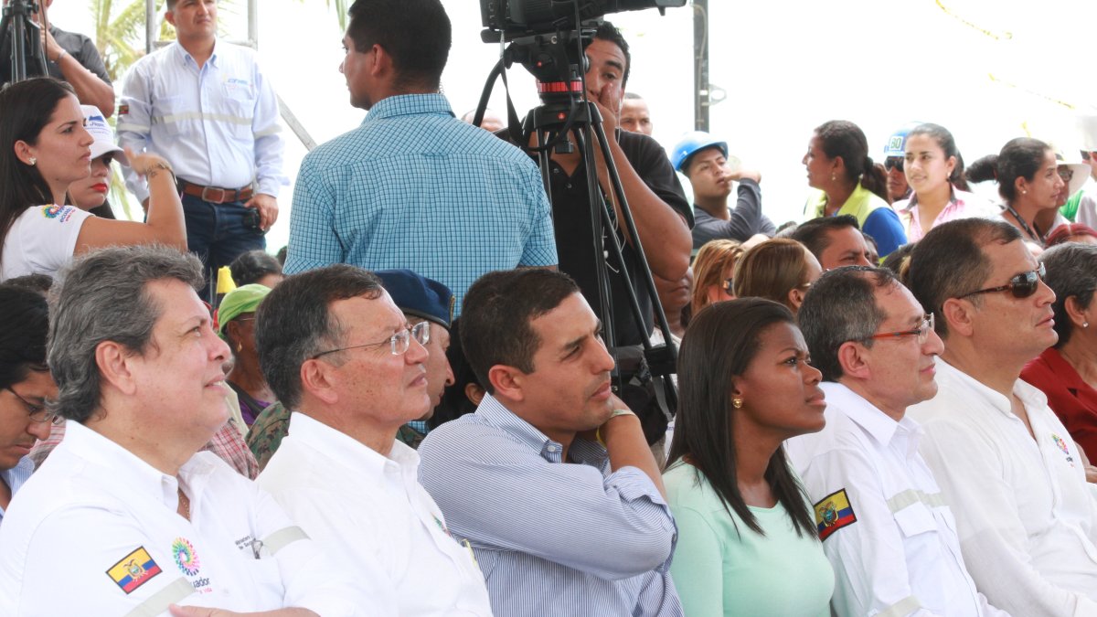 Exfuncionario. Pedro Merizalde (segundo desde la izquierda) ocupó cargos altos en el gobierno del prófugo expresidente Rafael Correa.