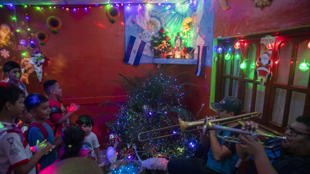 Feligreses participan en la celebración de la festividad religiosa popular 