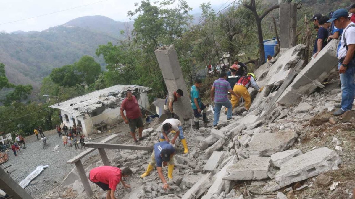 Explosión. El lugar quedó destruido y varias viviendas sufrieron daños.