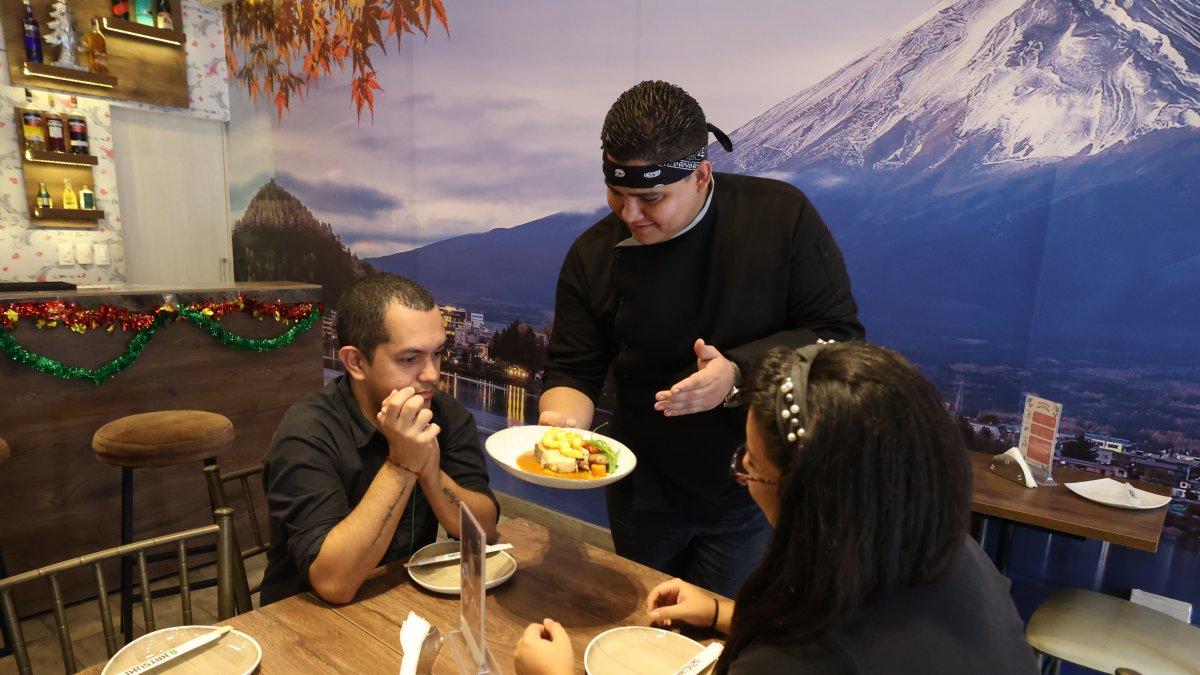 Natsumi. El restaurante ofrece un filete de pescado en salsa de camarón.