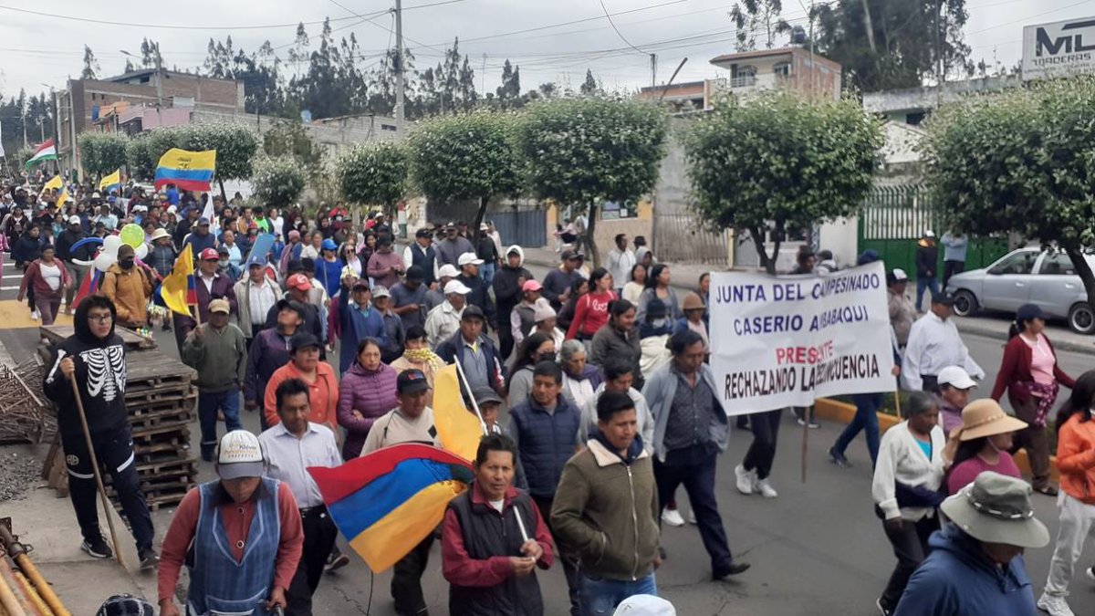 Protesta. Los moradores de Pelileo salieron a las calles para pedir más seguridad y la expulsión de los extranjeros.