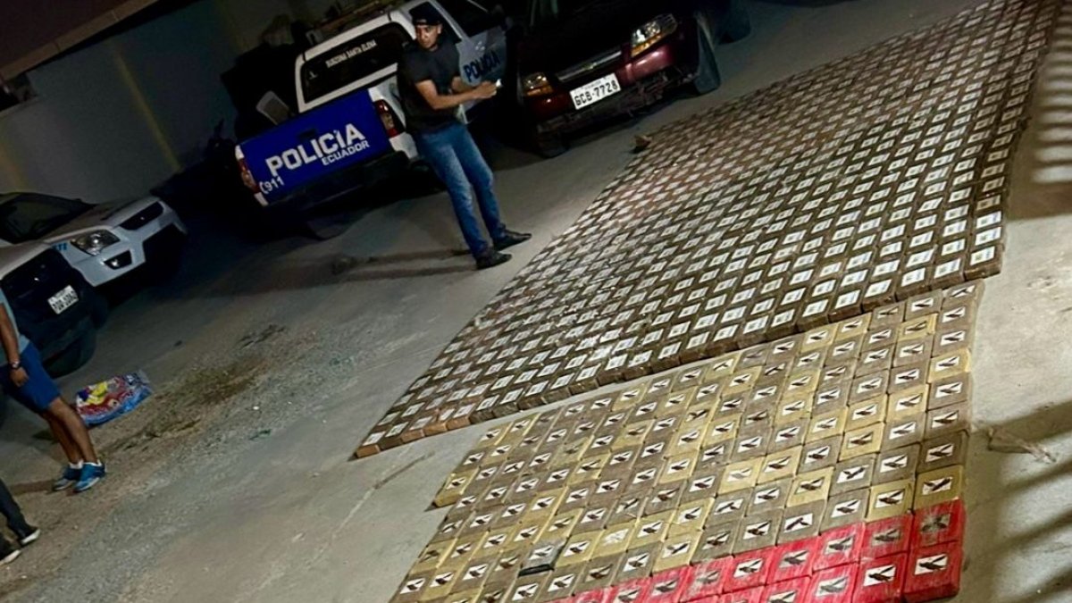 La droga estaba empaquetada en bloques y agolpadas en una cisterna.