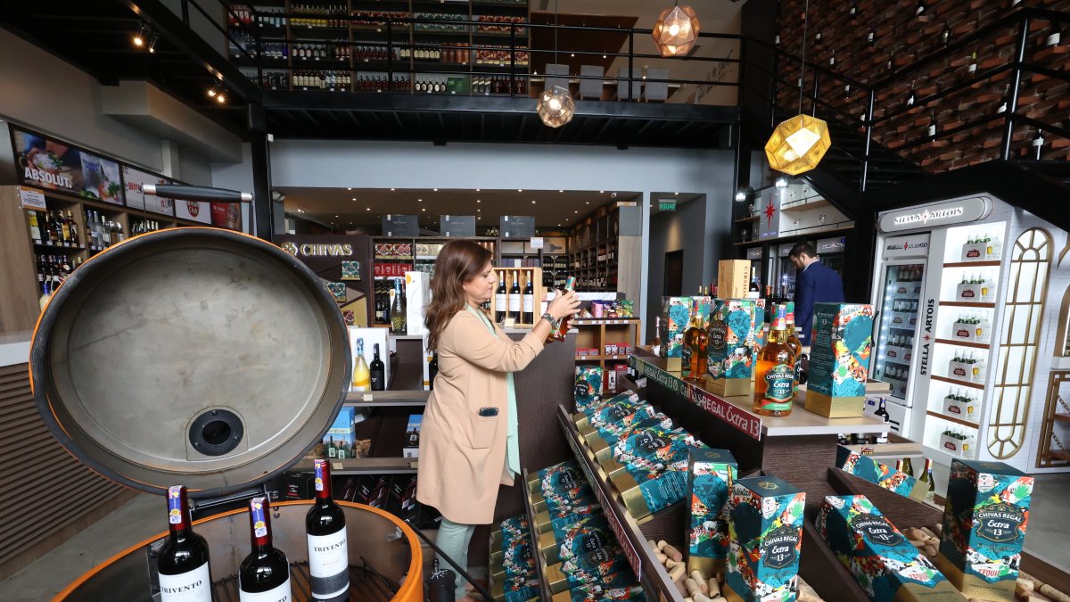 Ofertas festivas. Los locales celebran la temporada de agasajos con tentadores descuentos, atractivos paquetes de regalo y precios accesibles en botellas premium.