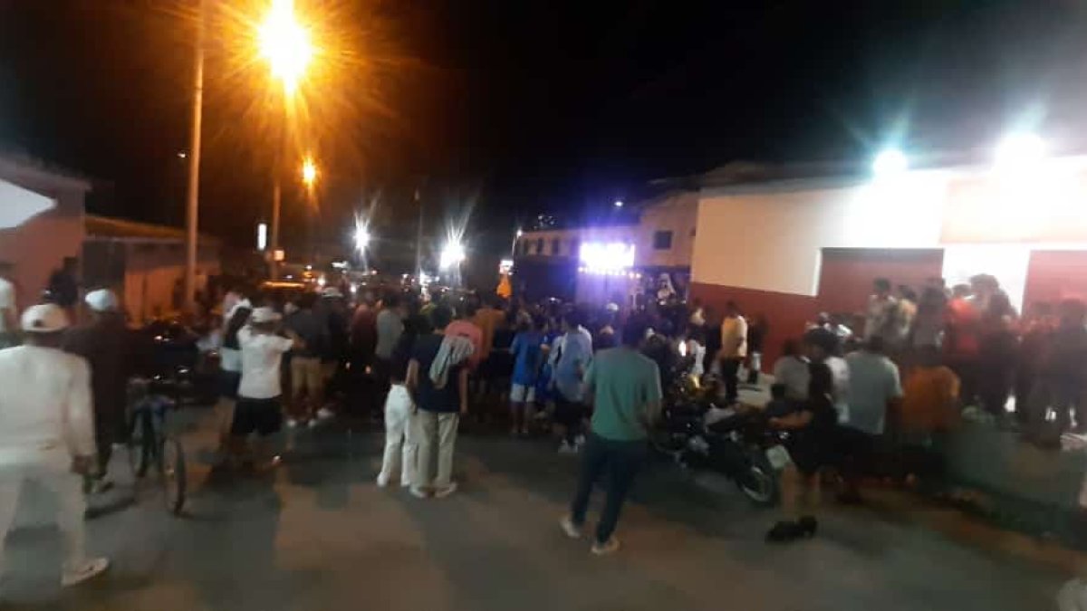 Una balacera en el centro de Playas dejo un muerto y dos heridos.