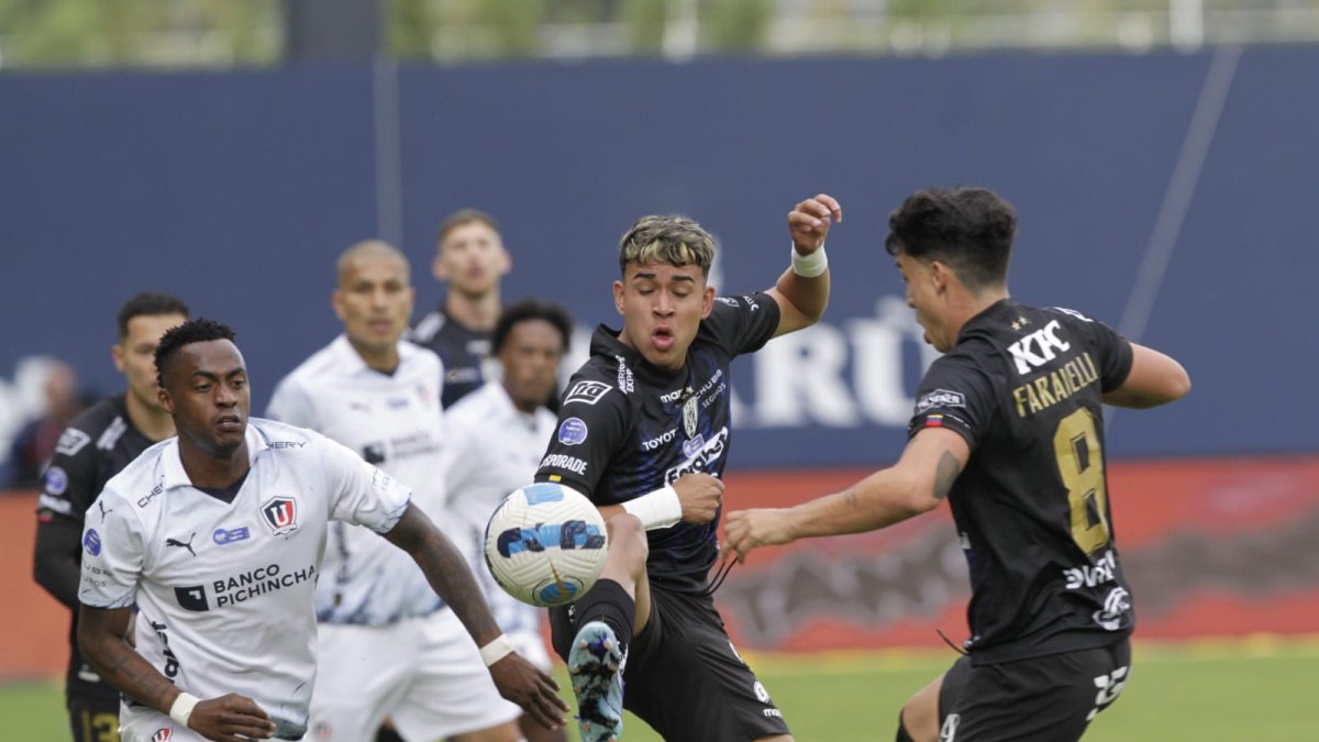 Independiente y Liga se enfrentan en el estadio Banco Guayaquil.