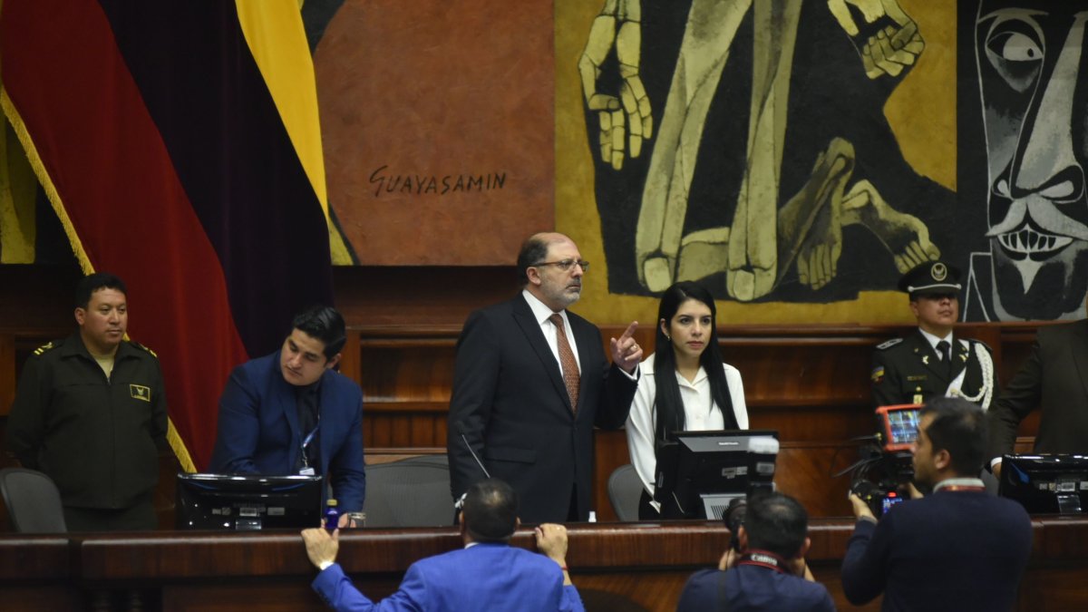 Henry Kronfle es presidente de la Asamblea como resultado del pacto entre RC, PSC y ADN.