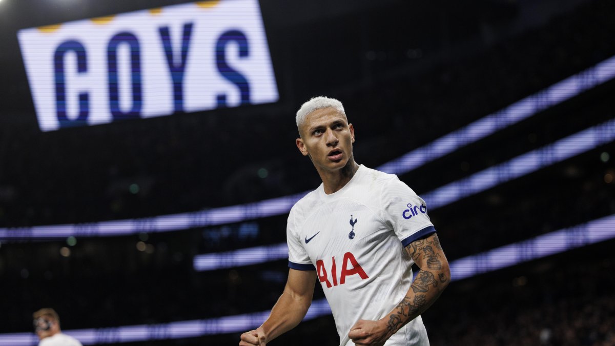 Richarlison celebrando uno de los dos tantos anotados ante el Newcastle.