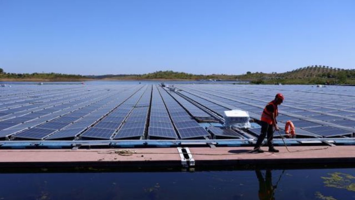 Energía.- Uno los parques fotovoltaico flotante de Europa.