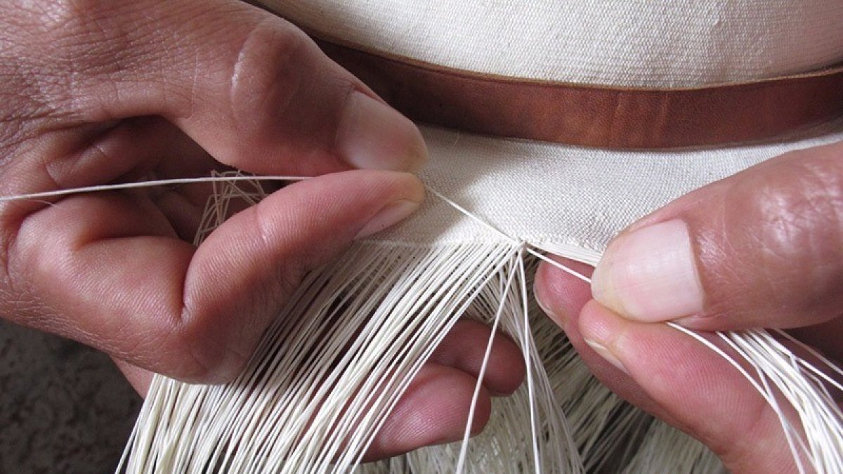 Objeto. El accesorio se lo usa como parte de la moda.