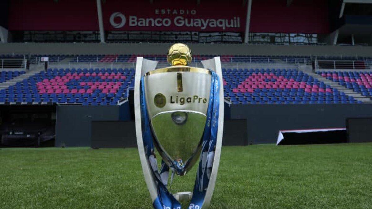 Trofeo de la LigaPro que será entregado el próximo domingo al campeón del futbol ecuatoriano