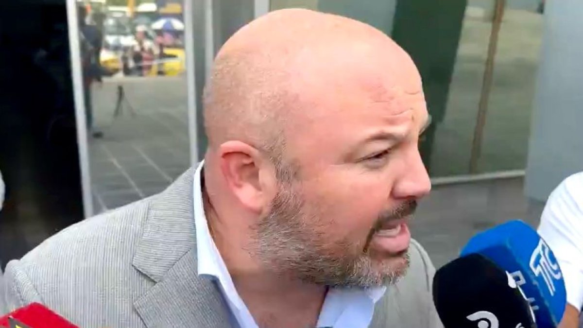 El presidente de LigaPro en los exteriores del SRI