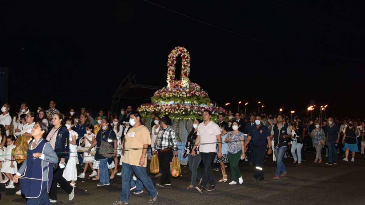 Los feligreses salen de la parroquia San Alberto Magno