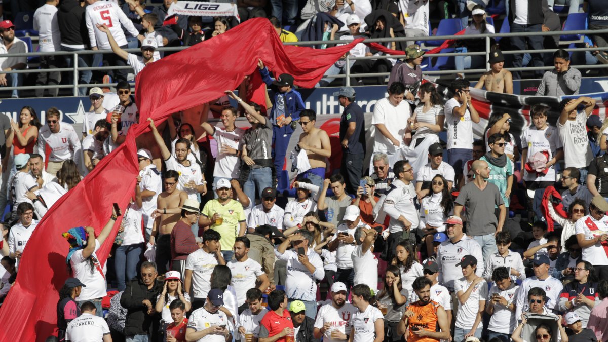 Los hinchas de Liga de Quito pintarán de blanco el estadio Rodrigo Paz.