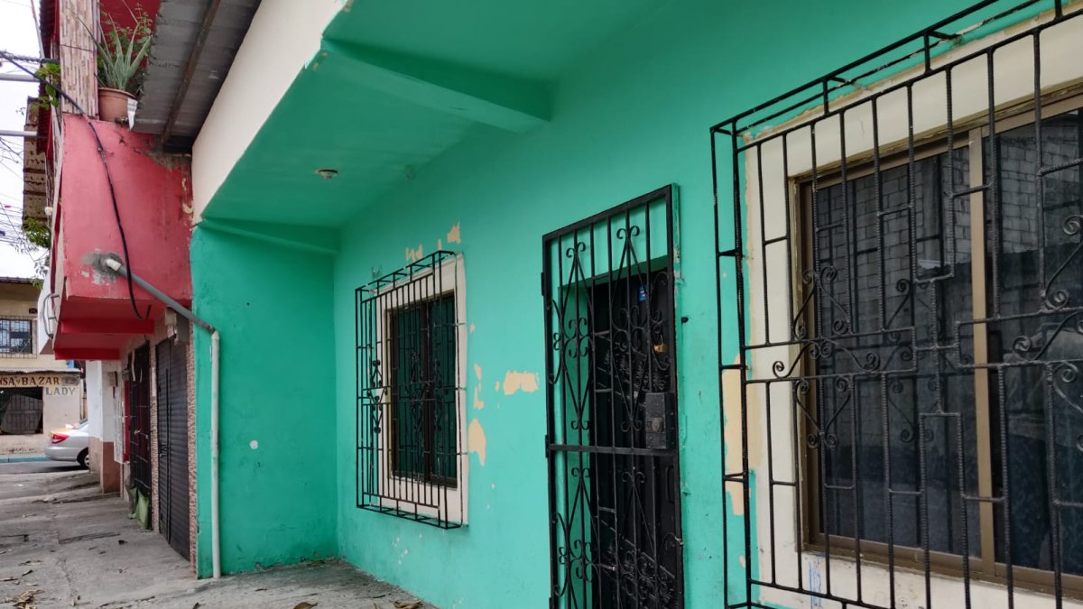 Restos. Fachada del domicilio que fue violentado para la cruel muerte de cuatro menores de edad en el Guasmo Sur