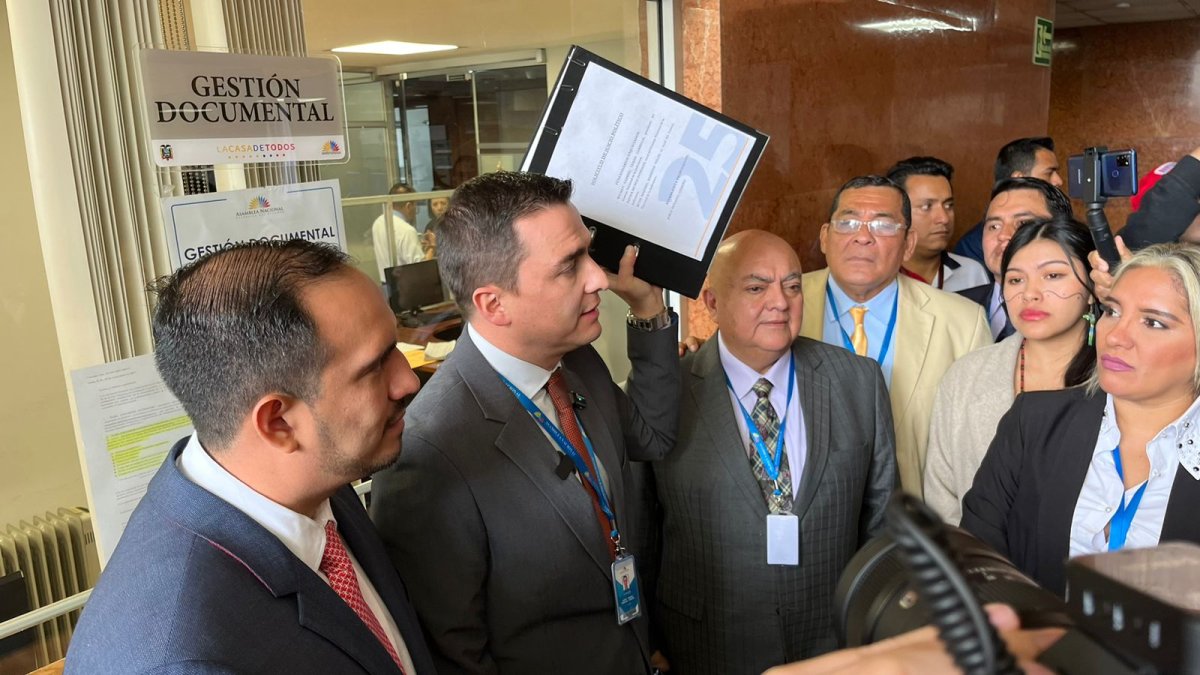 El movimiento Construye entregó el pedido de juicio político contra el presidente del Consejo de la Judicatura