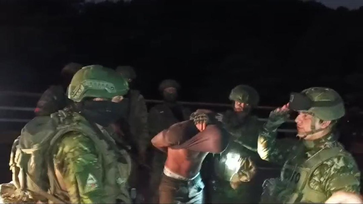 Captura. Las Fuerzas Armadas del Ecuador reportó la captura de alias Guasón en su cuenta de X, en la que detalló que fueron 15 los detenidos.