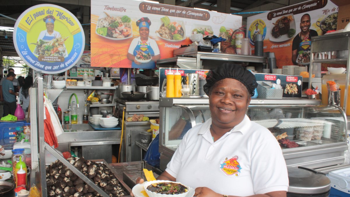 Mercado. El ceviche de concha en la plaza de Sauces IX.