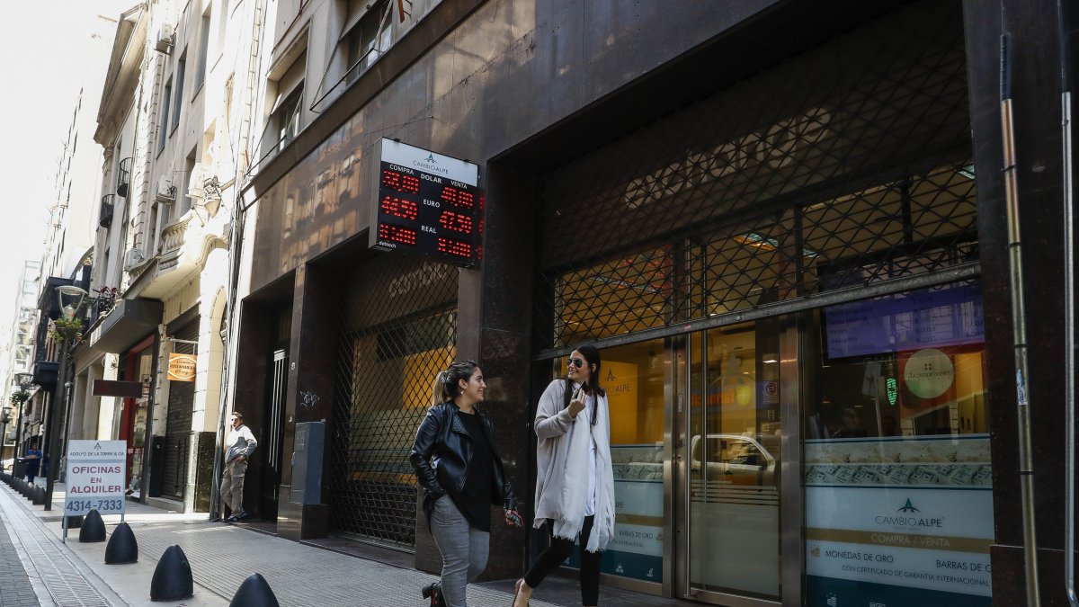 Vista de una casa de cambio de Buenos Aires (Argentina).