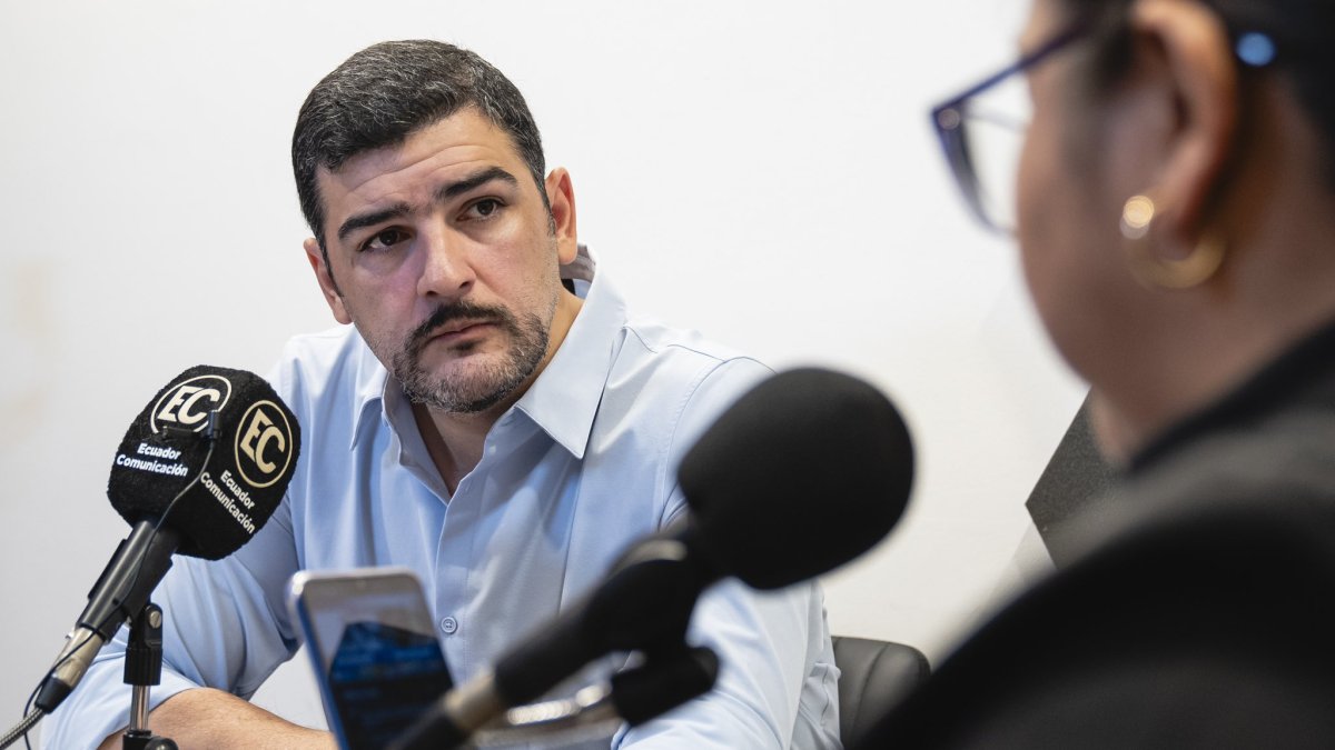 Comunicación. El alcalde de Guayaquil durante su enlace radial durante este miércoles.