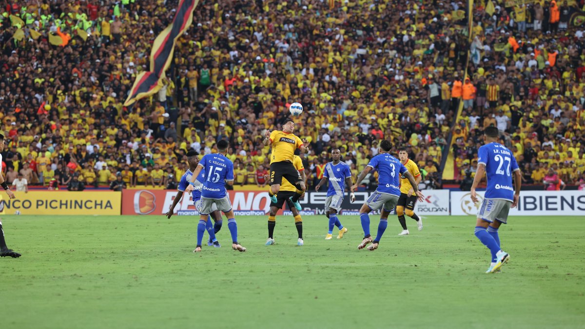 En 2024, Barcelona jugará la Copa Libertadores y Ligapro, por su parte, Emelec solo disputará el torneo ecuatoriano.