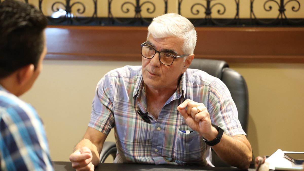 El mayor durante su encuentro con EXPRESO. 