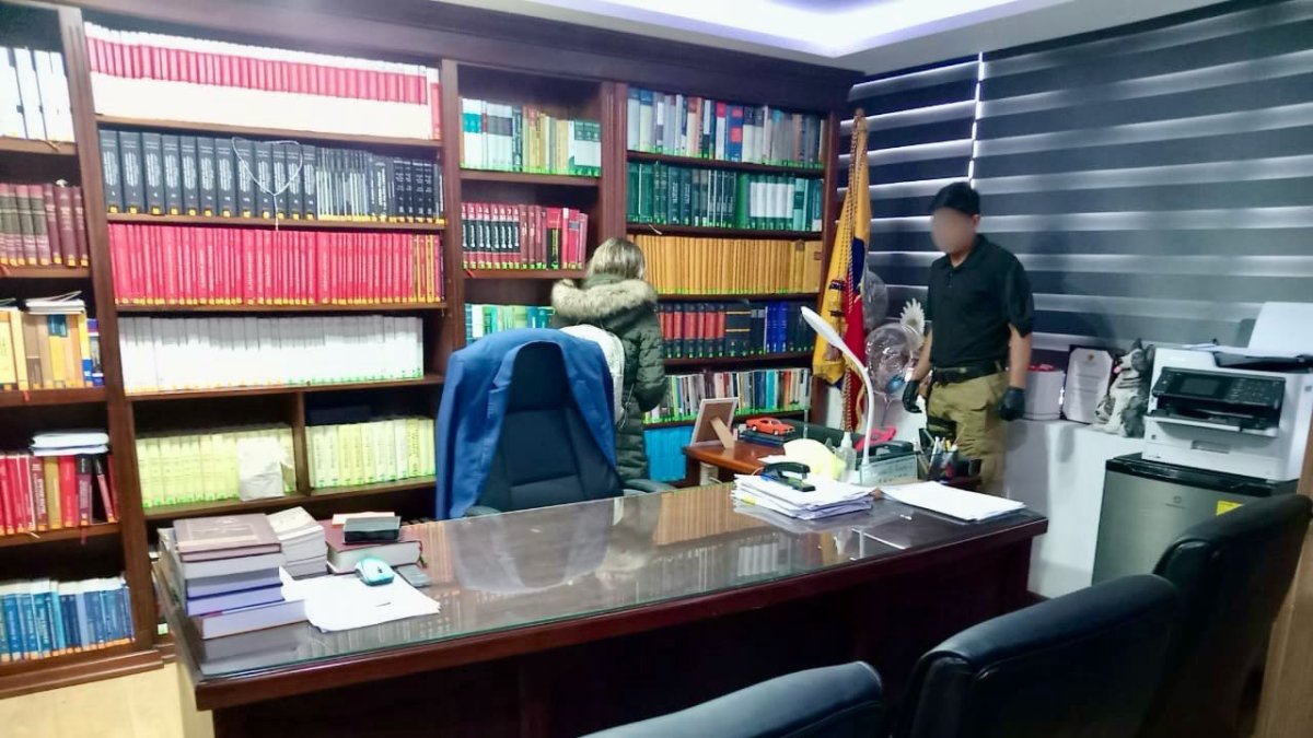 Fiscalía allanó las instalaciones de un estudio jurídico –relacionado a la causa que se investiga– en Riobamba.