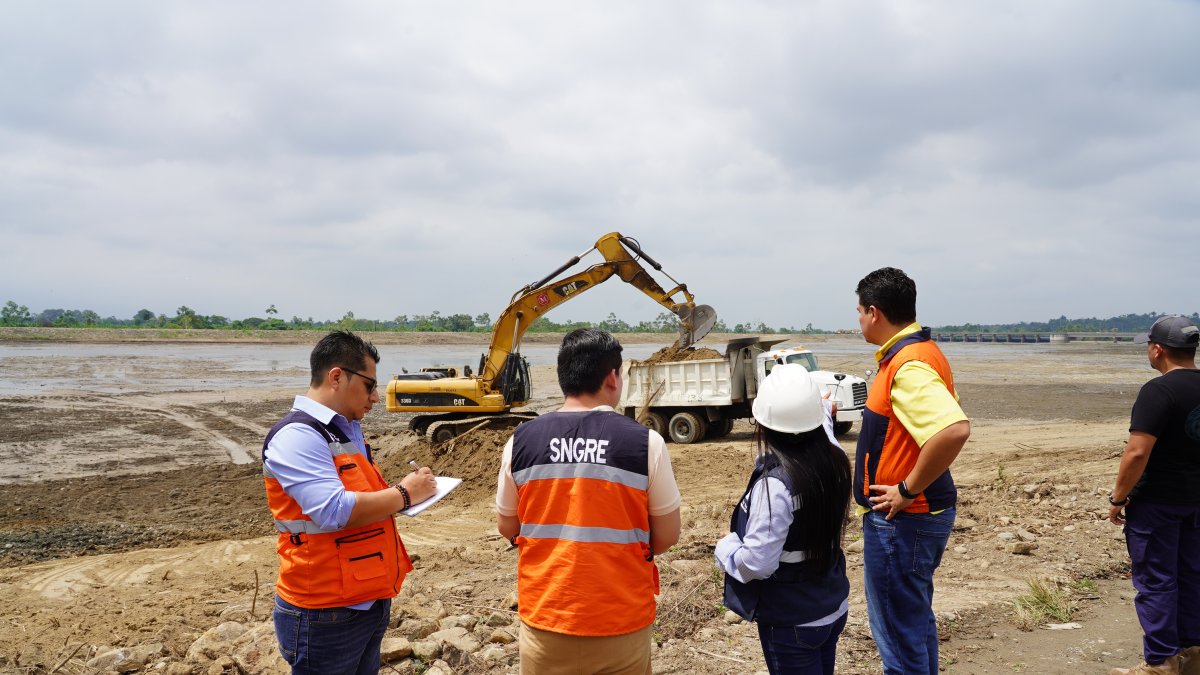 Supervisión. Un equipo de la SGR recorrió las obras donde se realizan los trabajos de limpieza.
