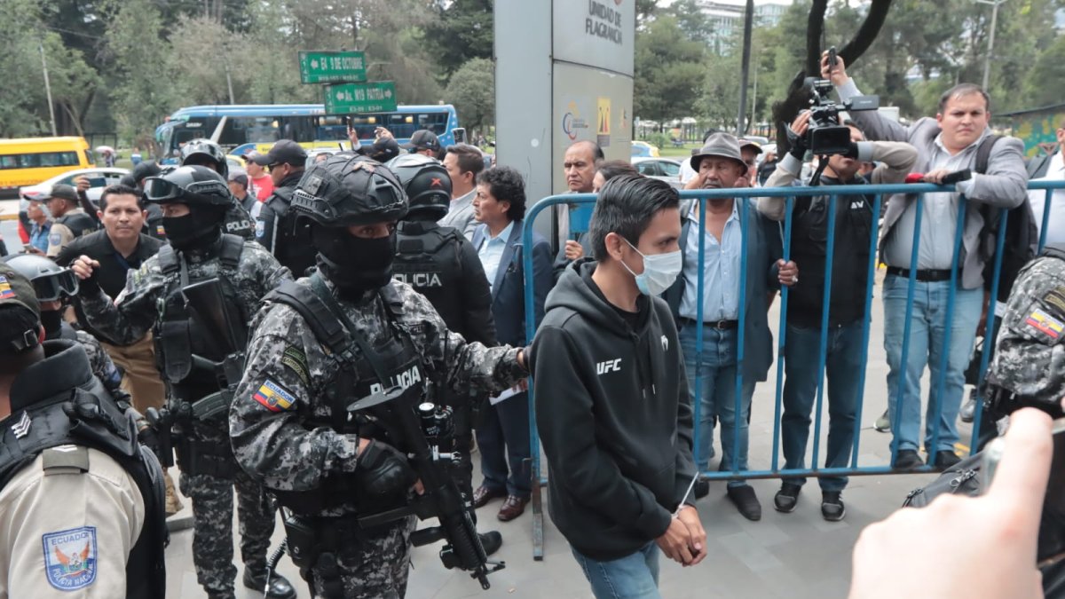 Detenidos del caso metástasis llegaron a Quito para ser procesados.