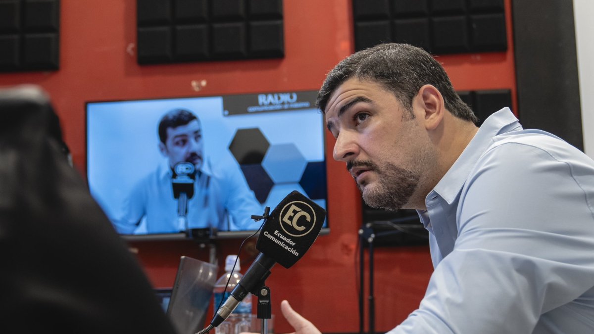 El alcalde Aquiles Álvarez respondió a una usuaria que denunció en redes sociales que su negocio fue sancionado por el Municipio.