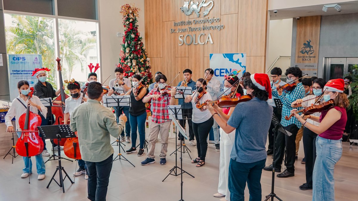 Grupo. Integrantes de la Orquesta Juvenil en Solca.
