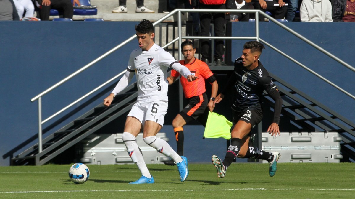 En el partido de ida, rayados y albos no se hicieron daño.