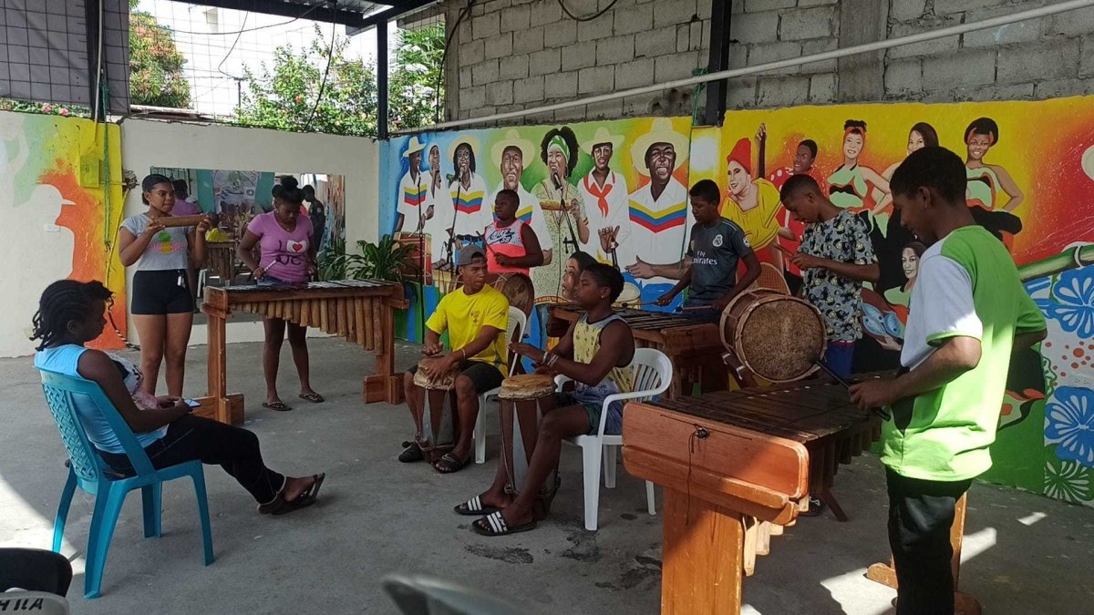 - Menores desde los 3 años y adultos se forman en el Semillero Cultural Manglar.
