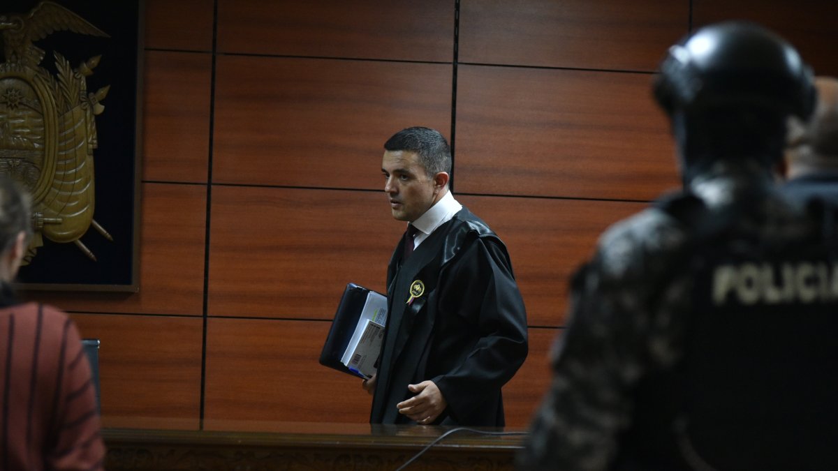 El juez Felipe Córdova prolongó el receso de la audiencia para tomar la decisión.