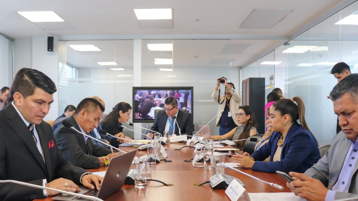 La mesa legislativa llamó a comparecer a varios funcionarios.