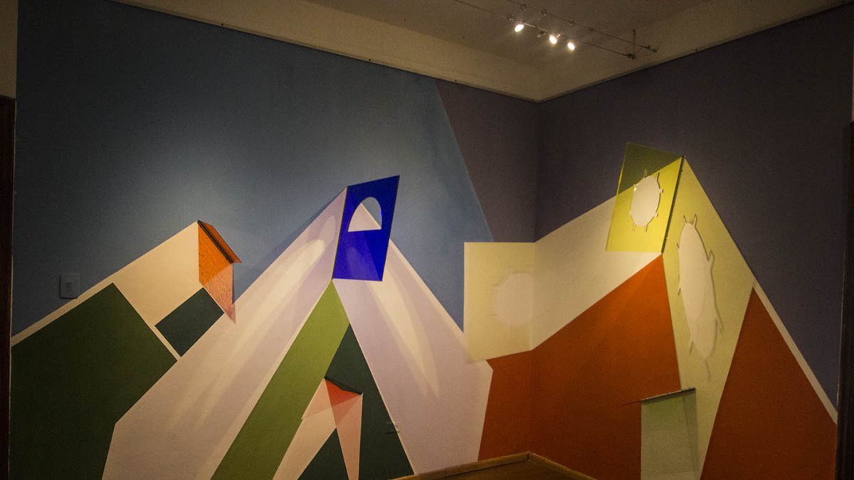 Arte. El artista  José Luis Macas inauguró su exposición en la galería Casa del Barrio de Guayaquil.