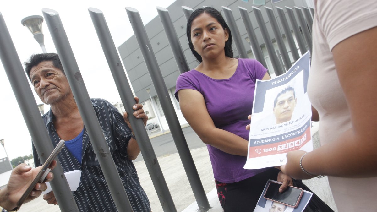 Tragedia. Víctor Martínez acudió ayer a la morgue para iniciar los trámites y retirar el cadáver de su hijo.