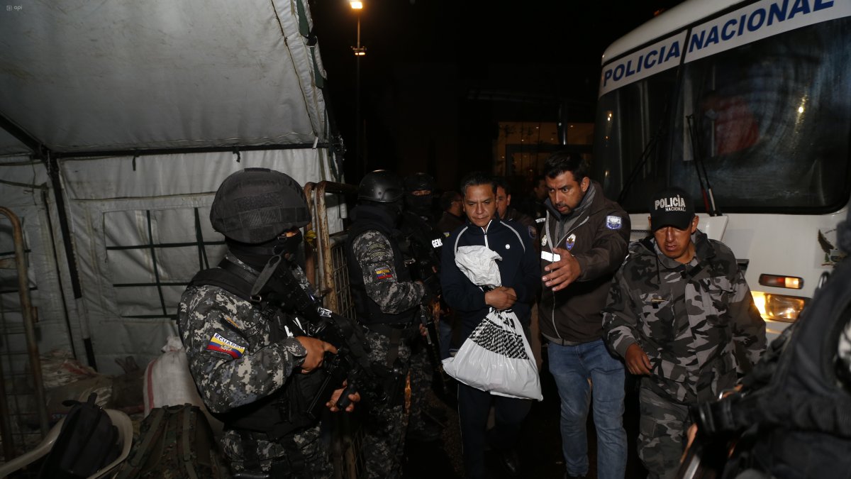 Detenido. El presidente del Consejo de la Judicatura, Wilman Terán, es conducido a la Cárcel 4 de Quito luego de confirmarse su orden de detención, el sábado 16 de diciembre .