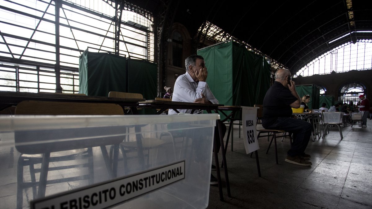 Los recintos electorales ya están abiertos a la ciudadanía chilena.