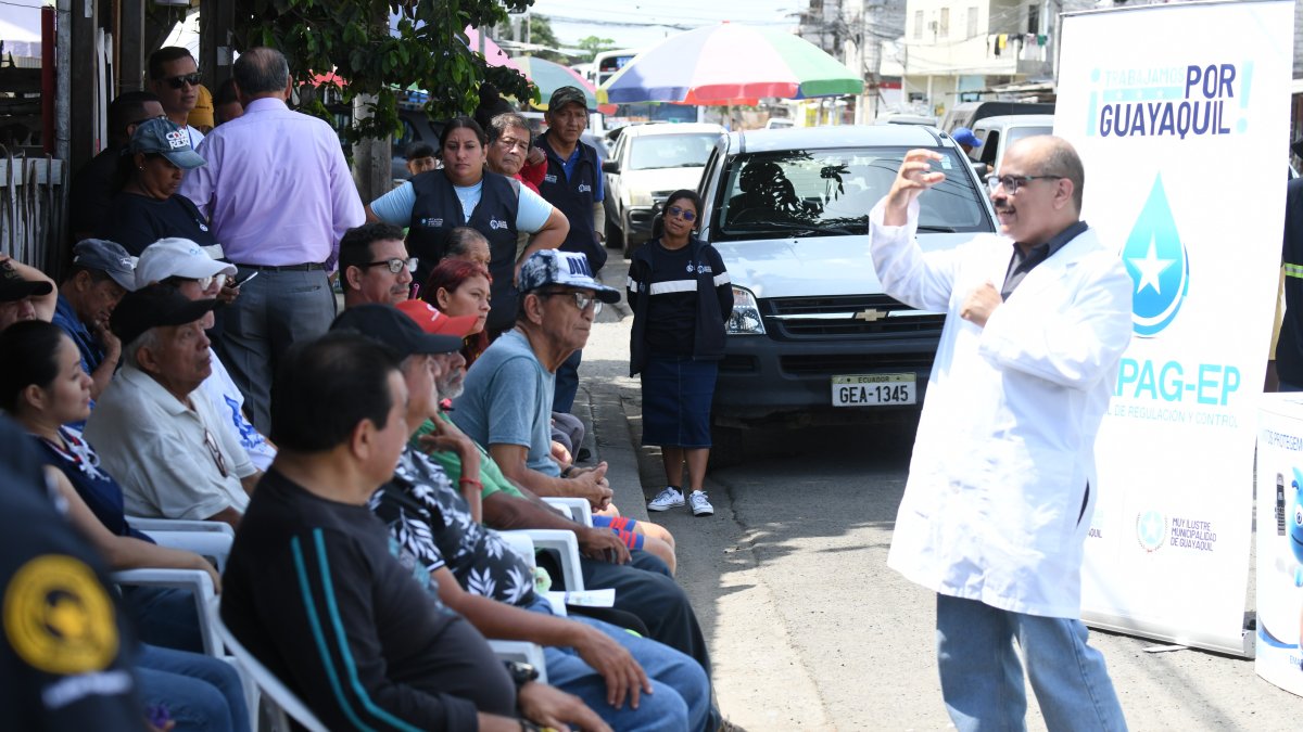 Charla. Personal municipal explicó a los dirigentes y moradores lo que se debe hacer para evitar mayores consecuencias por el evento climático.