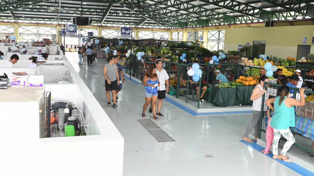 Atención. El mercado atiende al público de 06:00 a 15:00, de lunes a domingo.