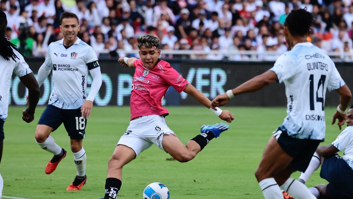 Kendry Páez destaca como atacante en Independiente del Valle.