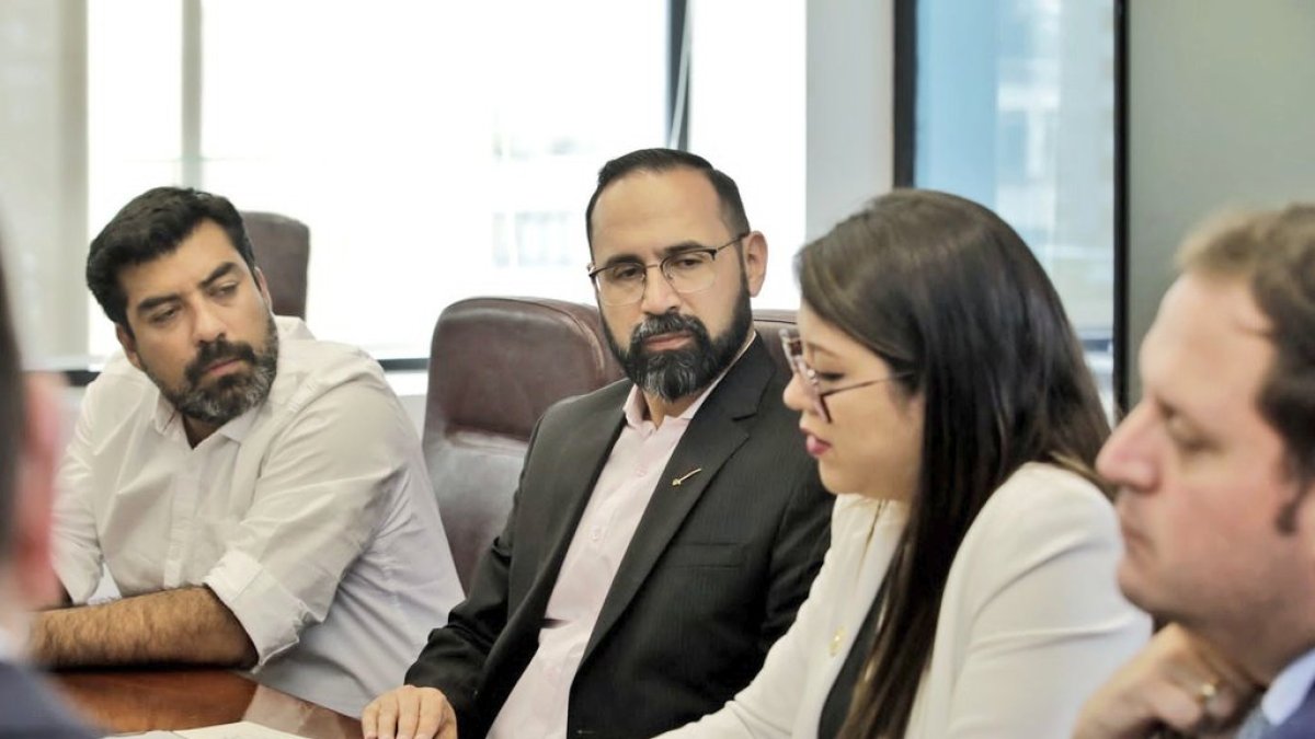 Cita. La ministra de Energía, Andrea Arrobo, en su viaje a Colombia.