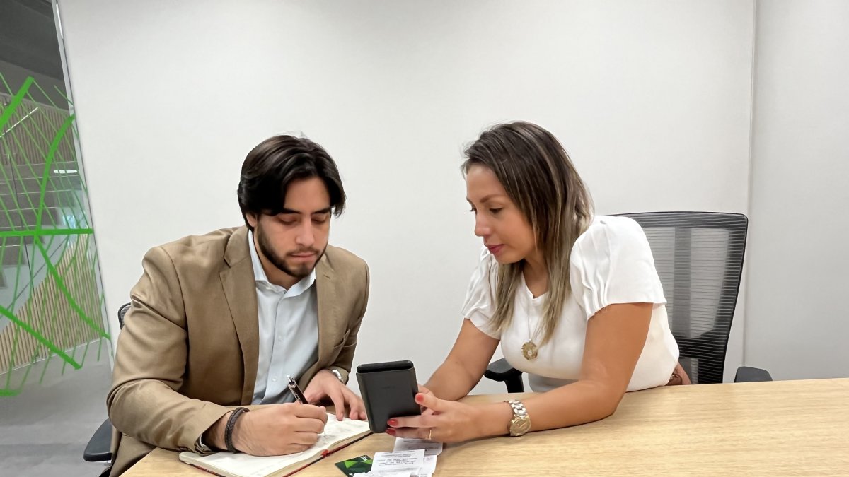 Planificar. Establecer un presupuesto mensual y anual de sus ingresos y gastos es lo que se recomienda.