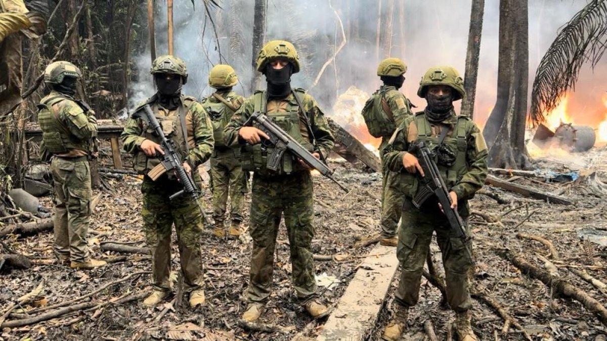 Acciones. La Armada del Ecuador localizó y destruyó un campamento de descanso y un laboratorio de procesamiento de sustancias catalogadas sujetas a fiscalización.