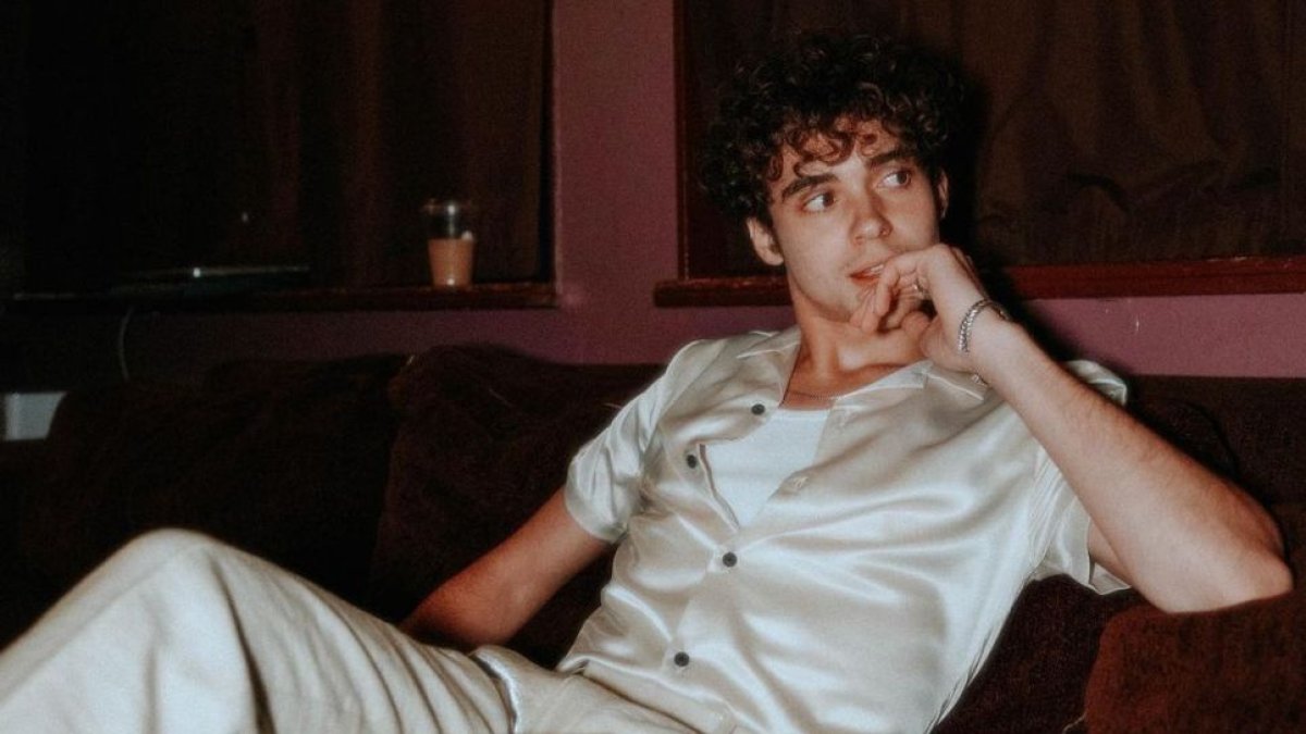 Joshua Basset tiene 22 años.