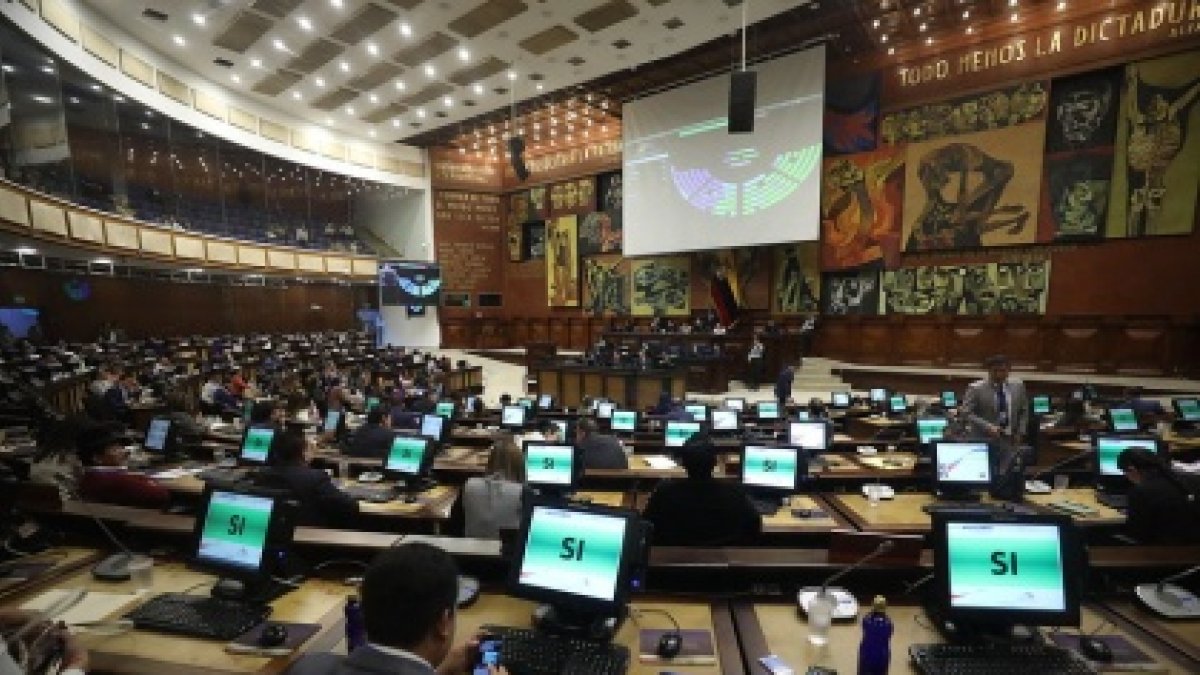 Tras un debate. 74 legisladores de 126 presentes aprobaron una resolución en respaldo de la fiscal general.