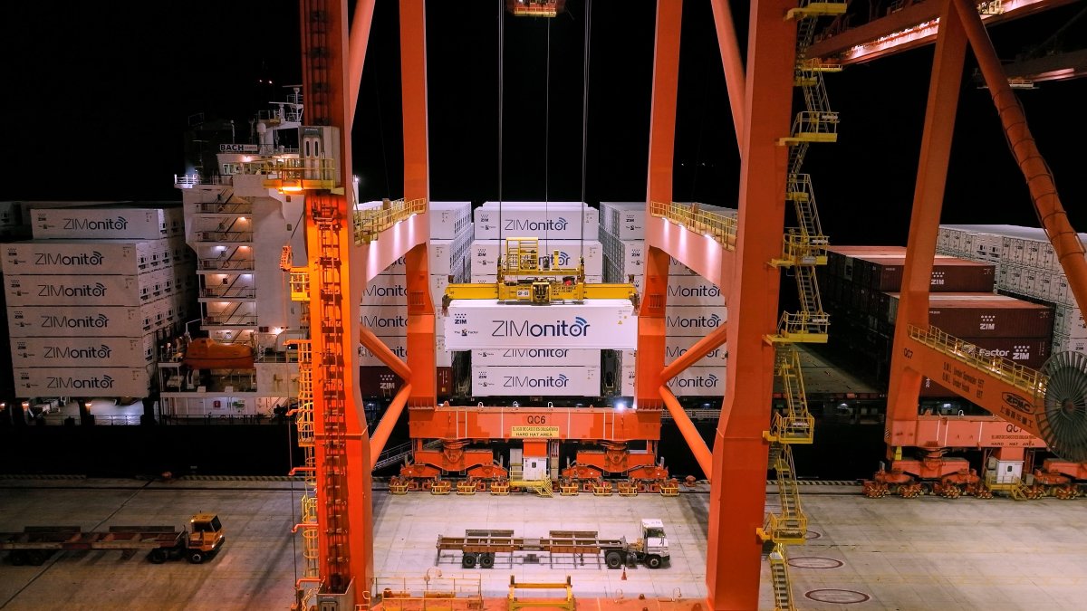 Puerto. El nuevo servicio Albatross de la naviera Zim en Contecon.